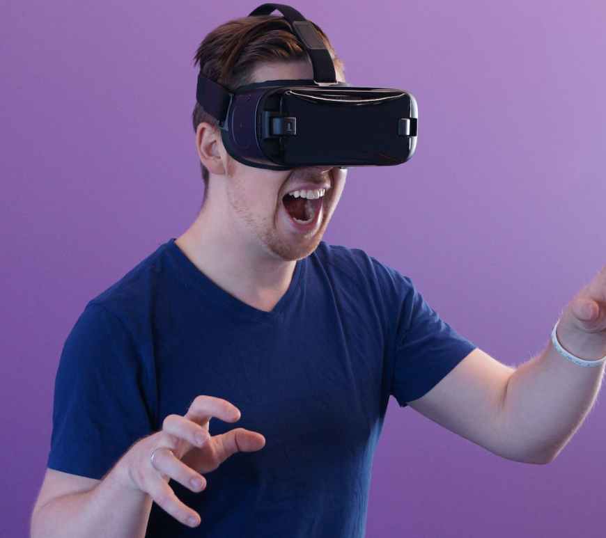 man wearing black virtual reality goggles